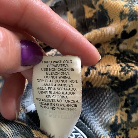 Carol Rose oversized long sleeve printed leaf blouse size 3X - Picture 9 of 11